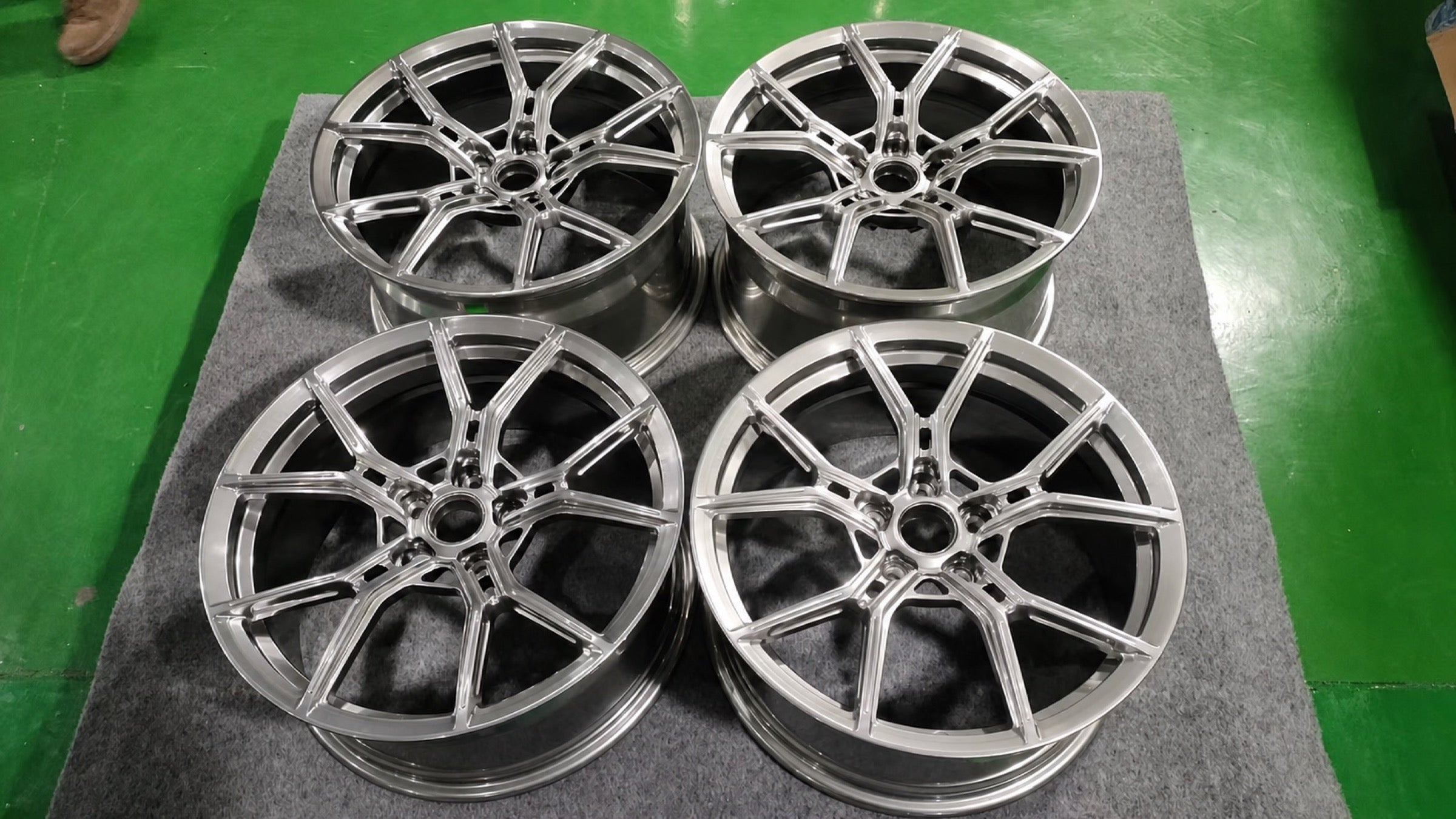 CS-321 Forged silver wheel set without center caps and smooth lips