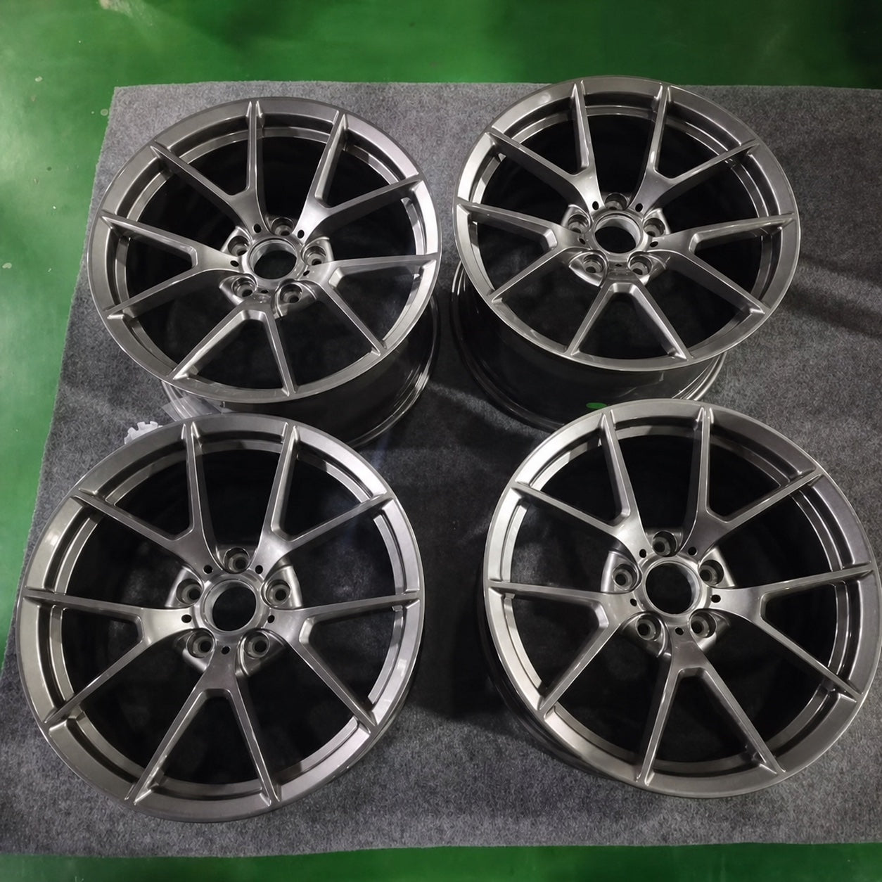 CS-763 TrackLight wheel set without center cap and smooth rim lips