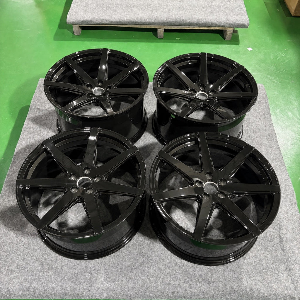 CS-Icon 6 black wheel set without center caps and smooth rim lips