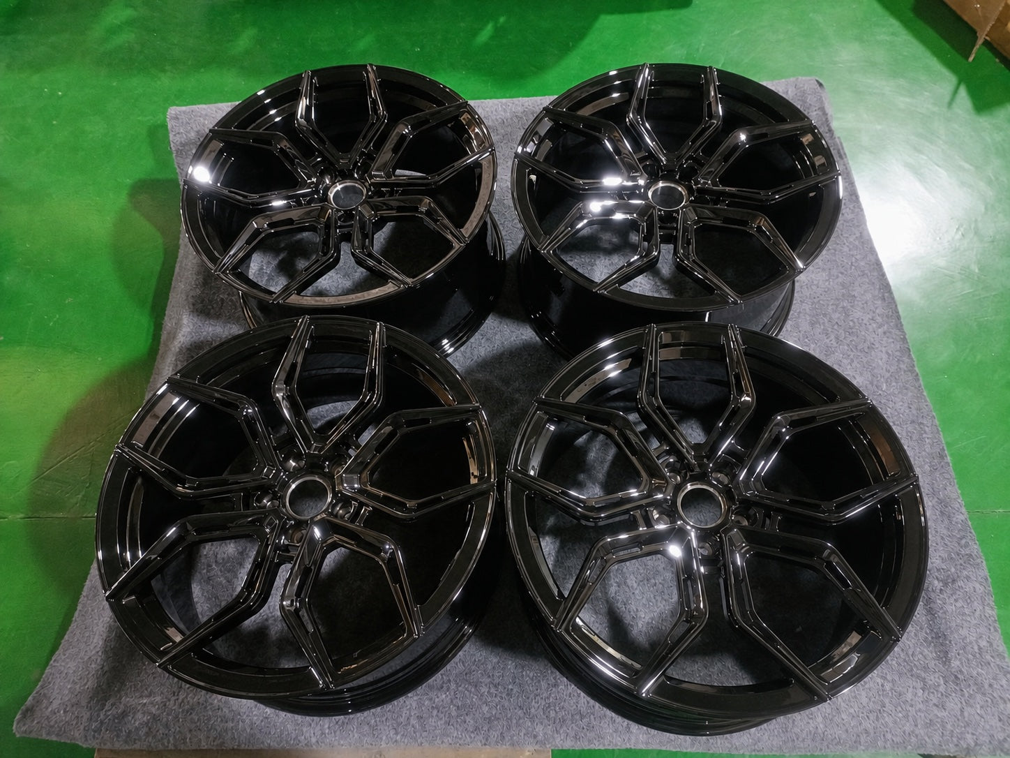 CS-Kinetic black wheel set without center caps and smooth rim lips