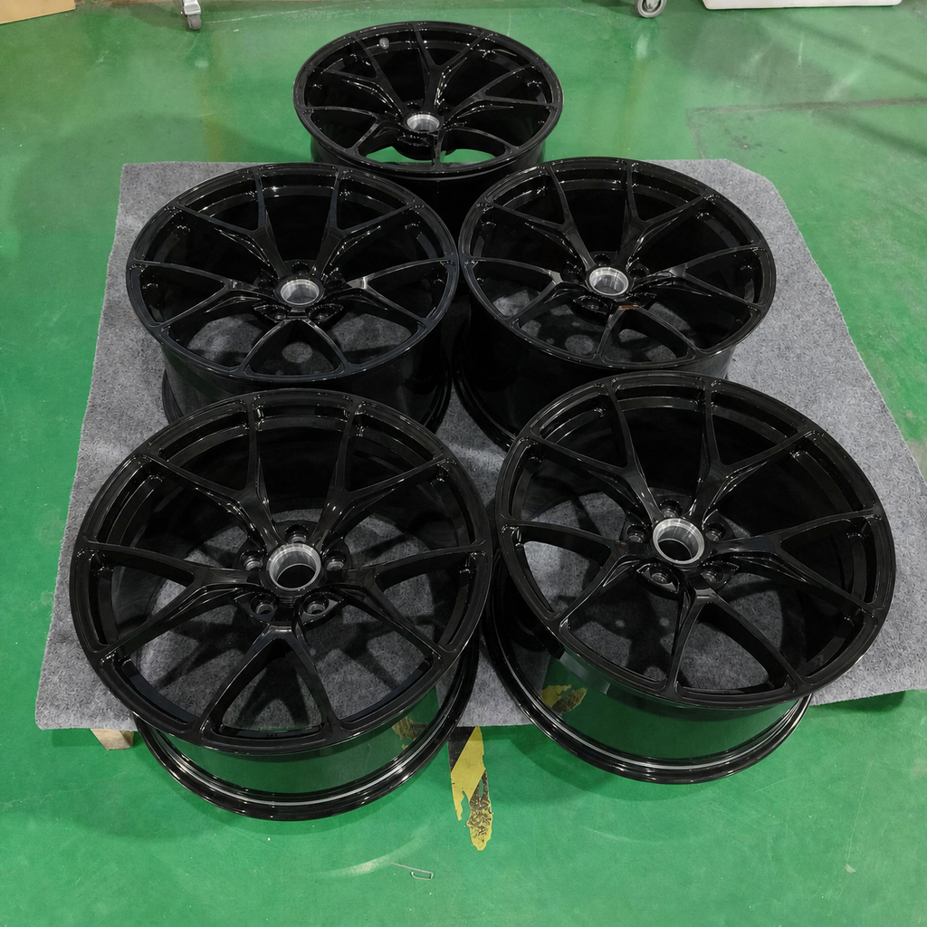 CS-Sprint Evo black wheel set without center caps and smooth rim lips